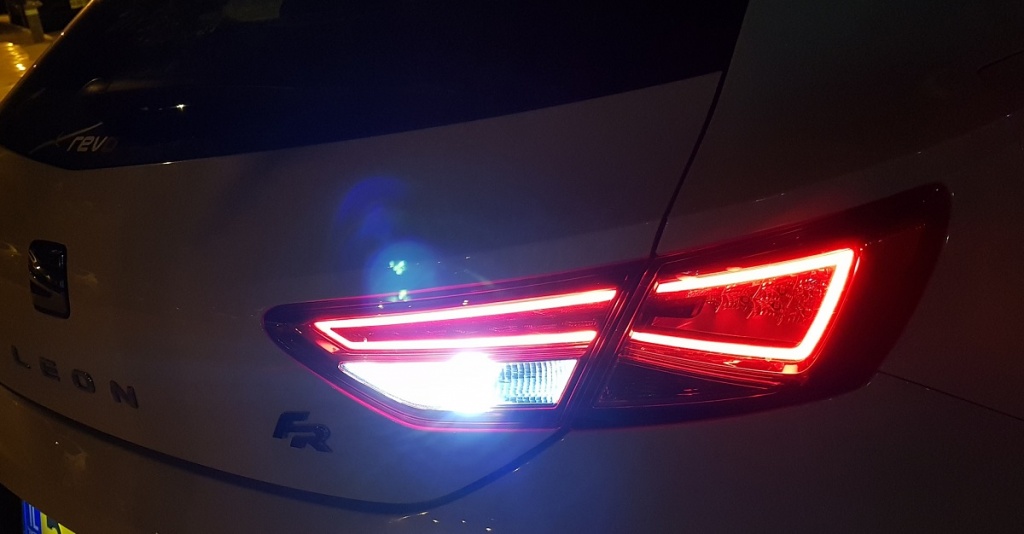 Лампы ближнего и дальнего света в головную фару Тойота Камри V40