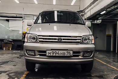 Установка би-светодиодных линз Toyota Town Ace Noah 8