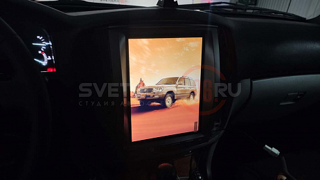 Установка головного устройства и системы кругового обзора Toyota Land Cruiser 100 8