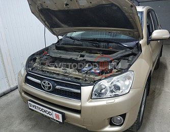 Установка светодиодных ламп в линзу Toyota Rav4 1