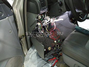 Установка кнопки старт стоп Toyota Land Cruiser 100 1