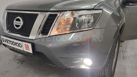 Установка светодиодных противотуманных фар Nissan Terrano 9