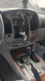 Установка головного устройства и системы кругового обзора Toyota Land Cruiser 100 4